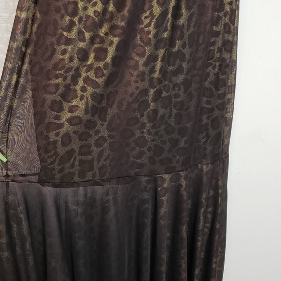 Elegant Off-Shoulder Leopard Print Dress - Picture 5 of 8
